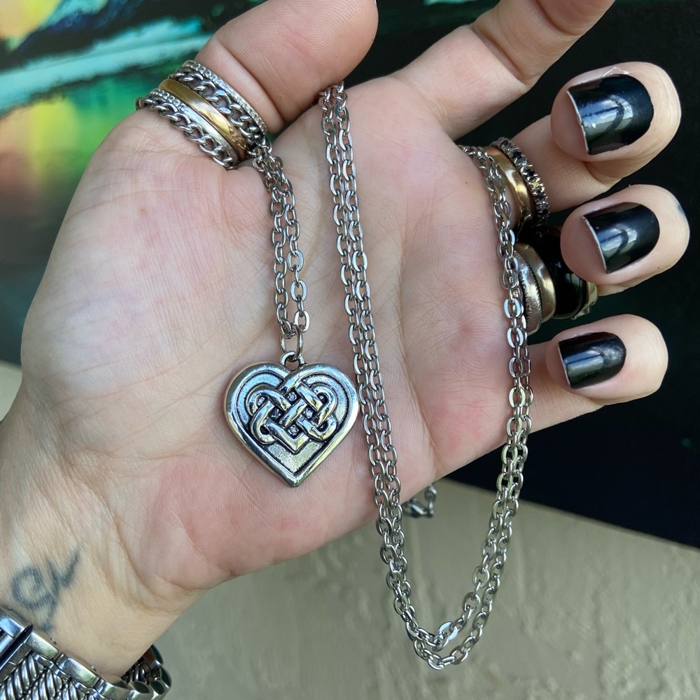 Celtic heart knot design set necklace + earrings - Picture 8 of 9